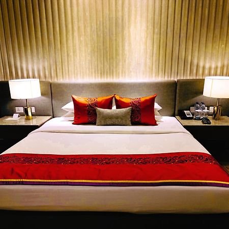 Vivanta Kolkata Em Bypass Kültér fotó A bed runner