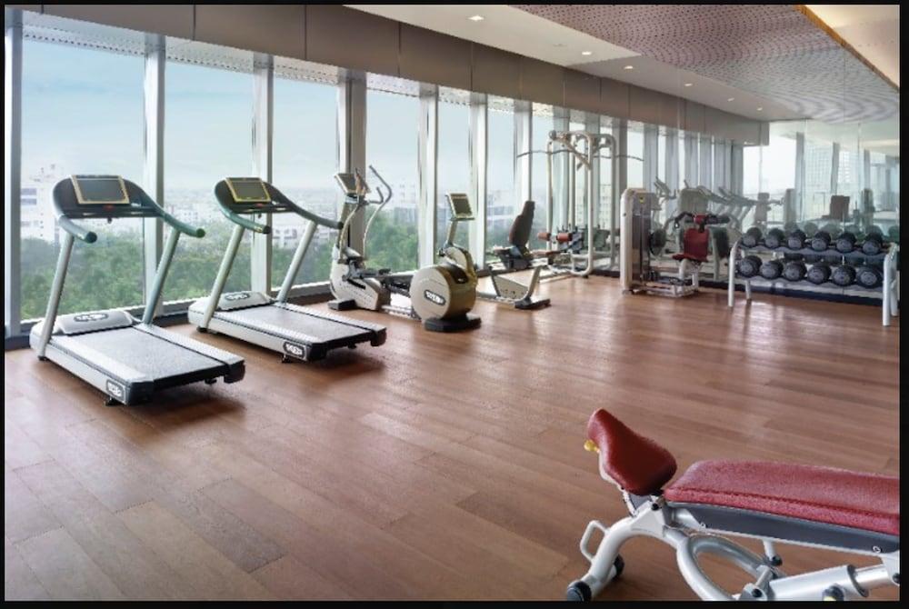 Vivanta Kolkata Em Bypass Kültér fotó The gym at the 39th floor
