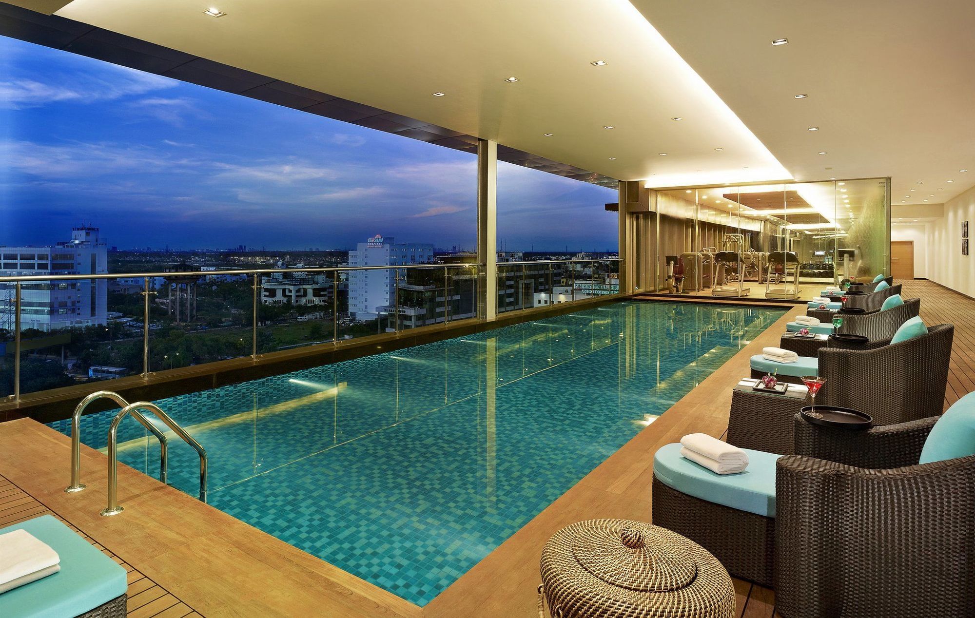 Vivanta Kolkata Em Bypass Létesítmények fotó The pool at the hotel