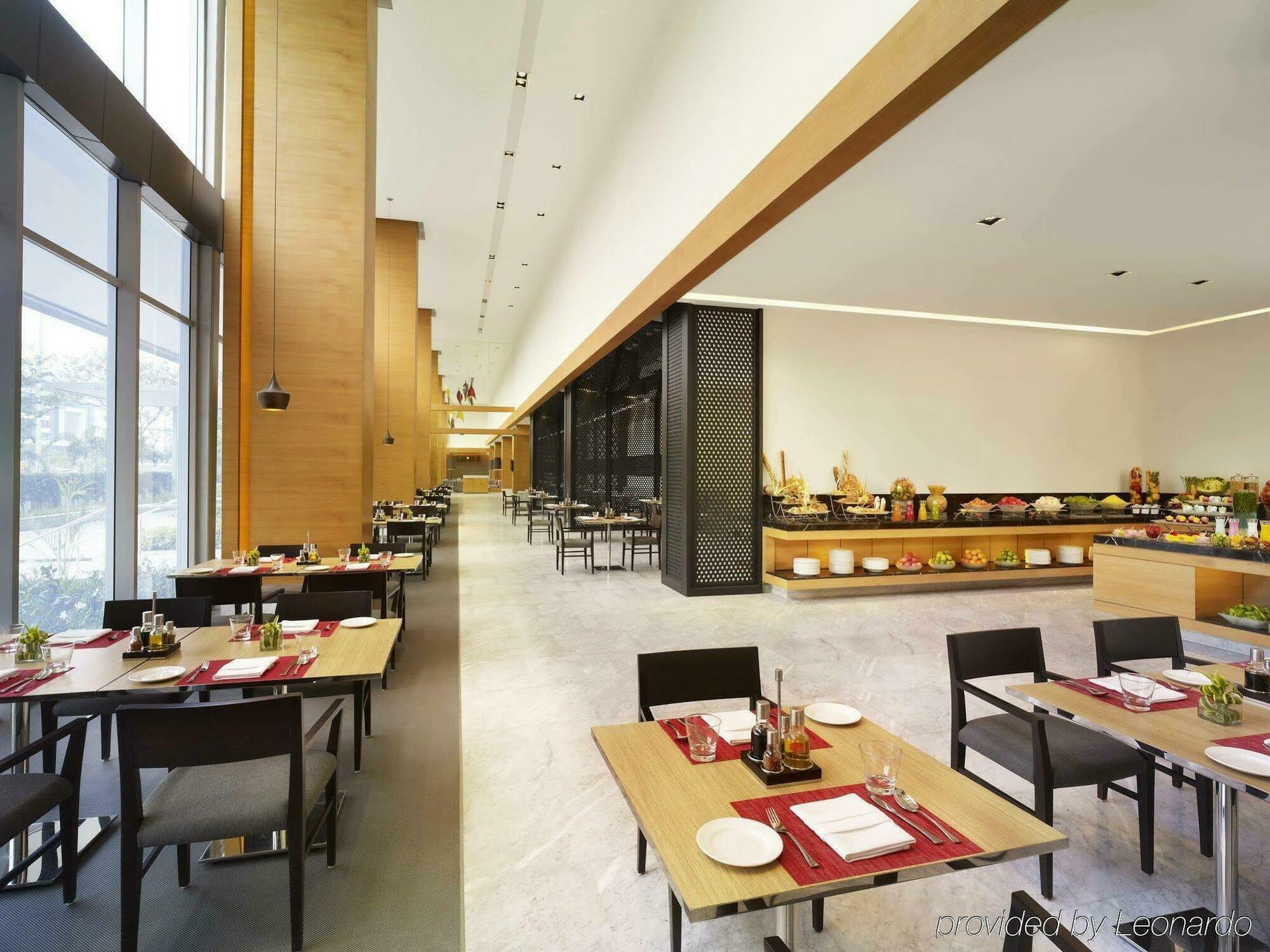 Vivanta Kolkata Em Bypass Kültér fotó The restaurant